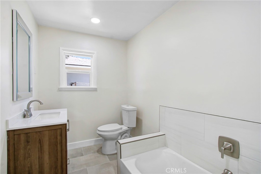 3879 Dykes Lane Riverside, CA 92503 - Photo 5 of 37