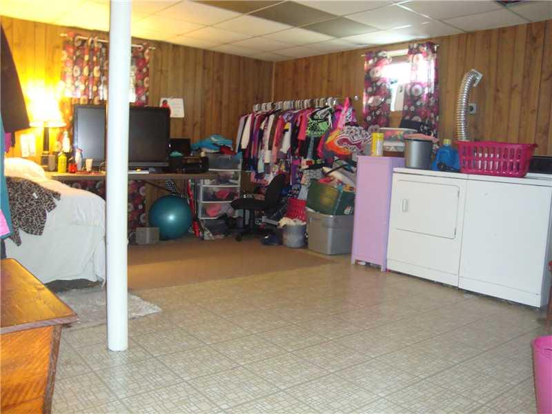 313 Madison Heights Road New Stanton, PA 15672 - Photo 17 of 25 Den. 17 X 16 LAUNDRY-Den / 4th Bed / Flexible
