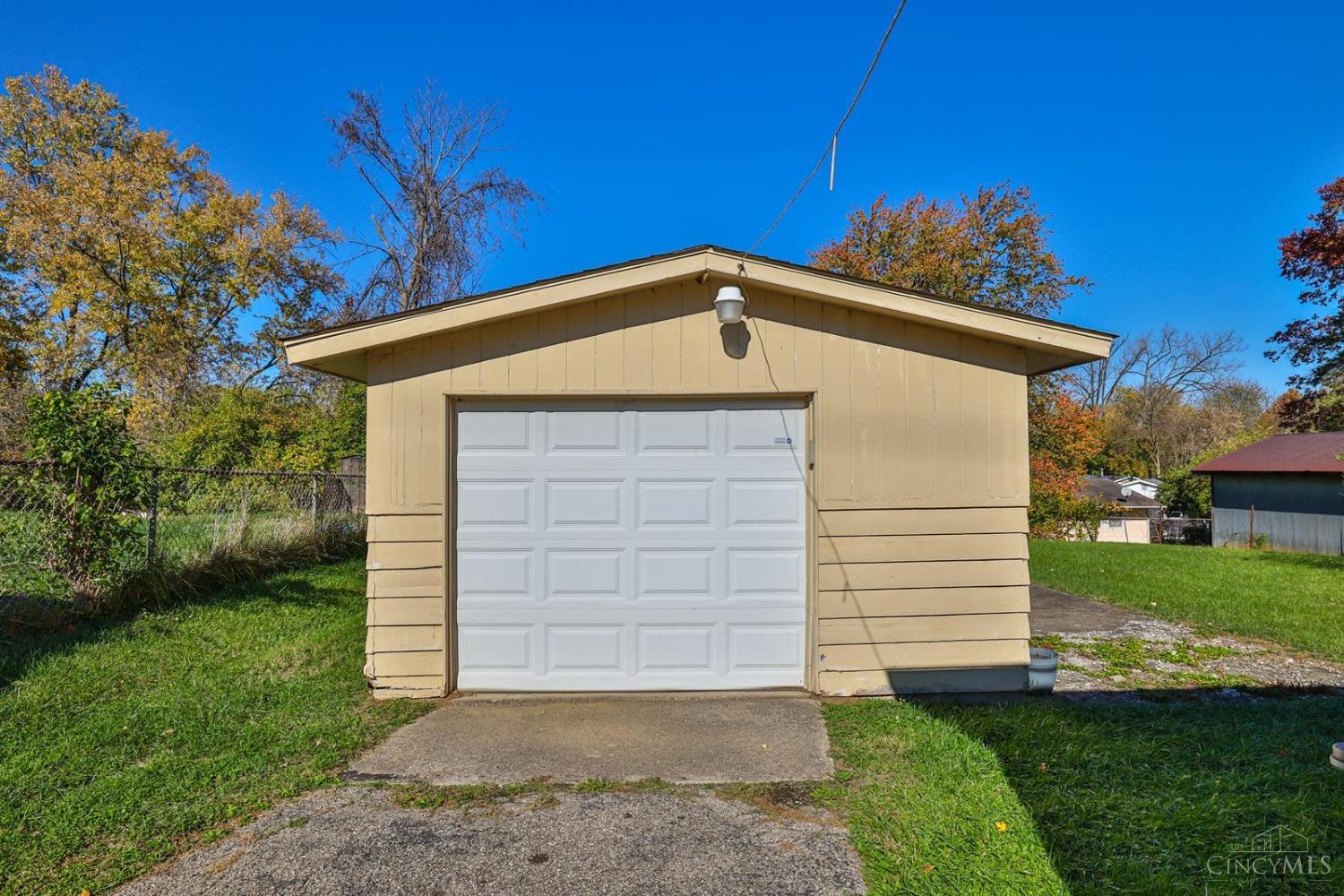 2542 Adams Road Cincinnati, OH 45231 - Photo 22 of 24