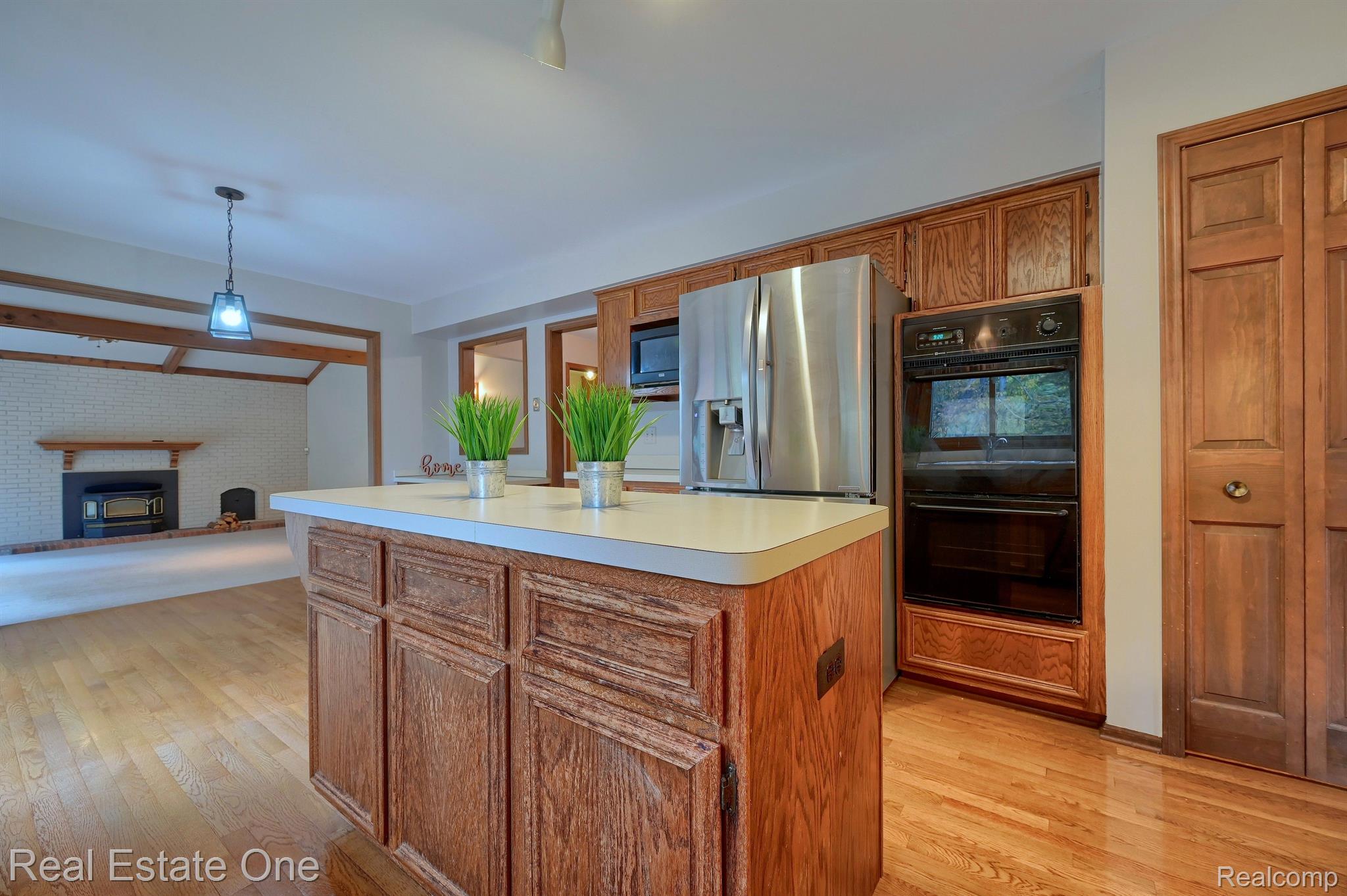 1249 Springwood Court Rochester, MI 48309 - Photo 15 of 52 Gas Cooktop plus Double Oven