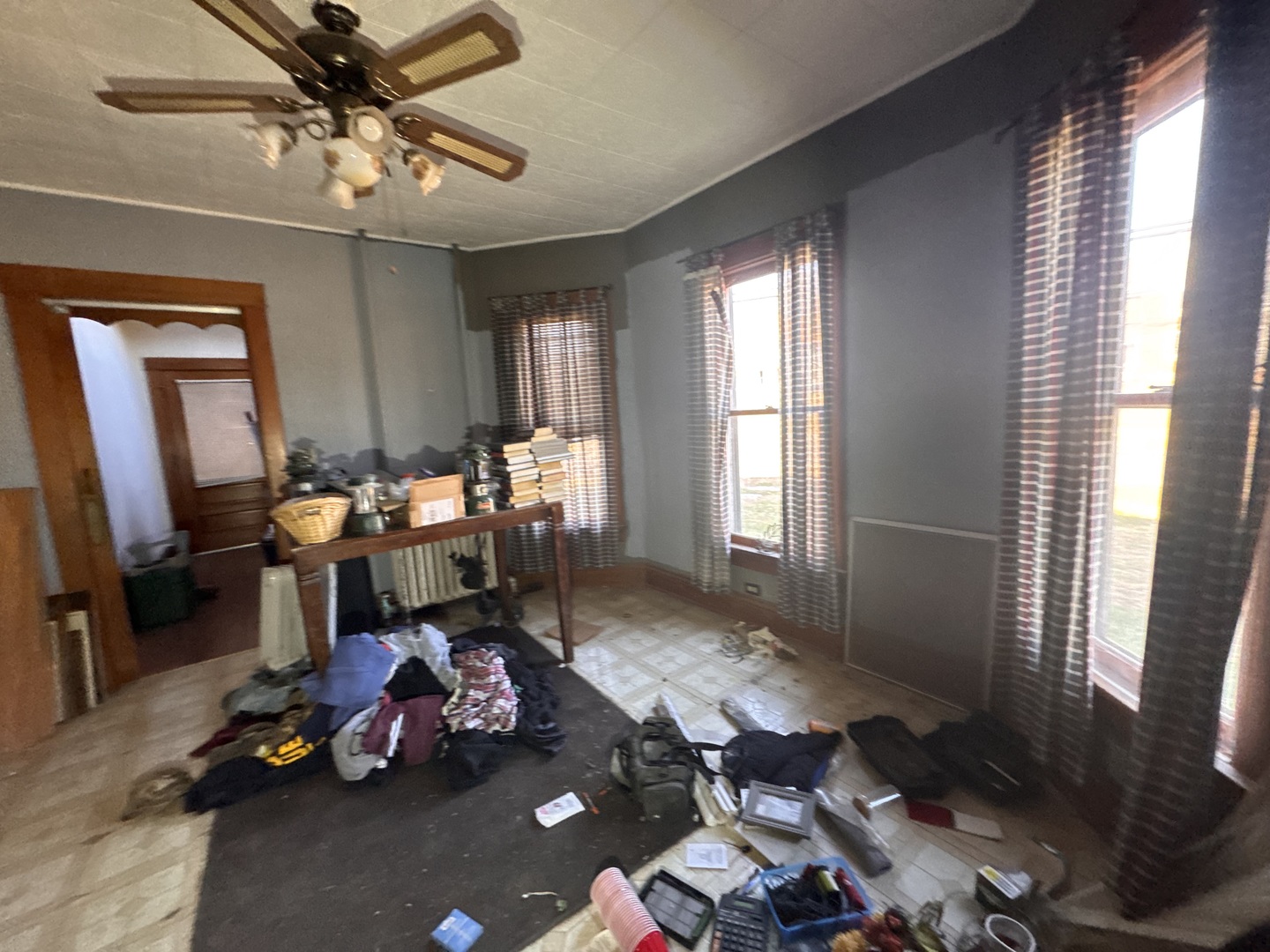1101 Lake Street Kewanee, IL 61443 - Photo 4 of 11 a room with furniture and a window