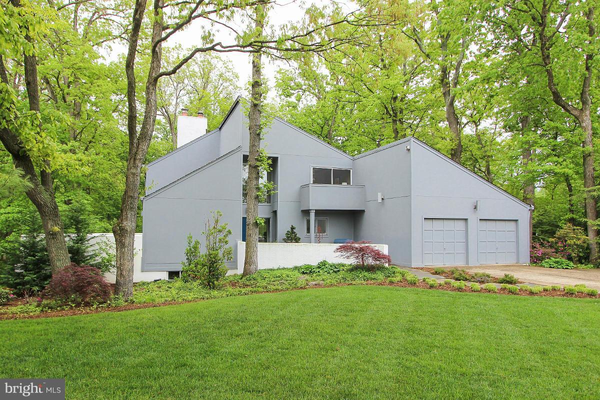 1701 Putter Lane Reston, VA 20190 - Photo 1 of 30 Exterior (Front)