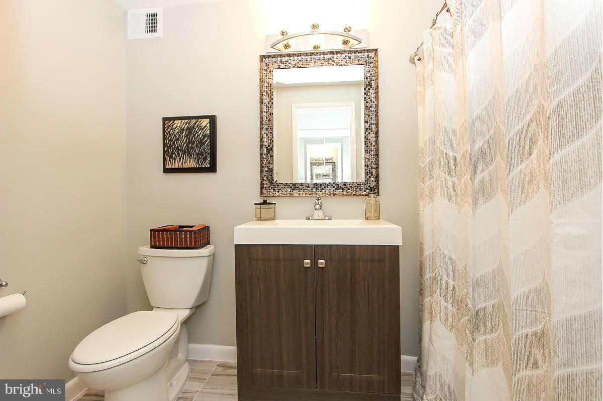 1701 Putter Lane Reston, VA 20190 - Photo 21 of 30 Bath