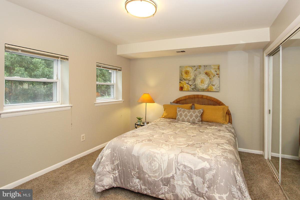 1701 Putter Lane Reston, VA 20190 - Photo 26 of 30 4th Bedroom