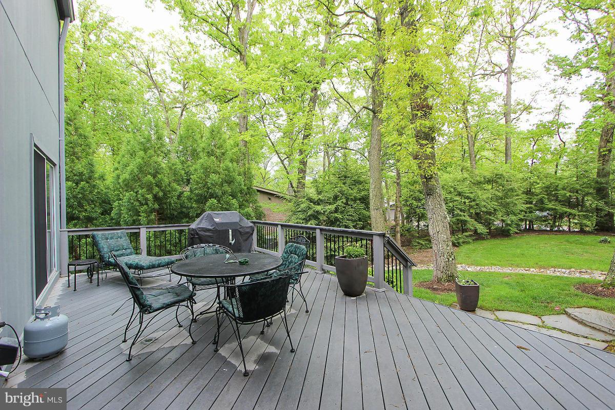 1701 Putter Lane Reston, VA 20190 - Photo 28 of 30 Trex deck