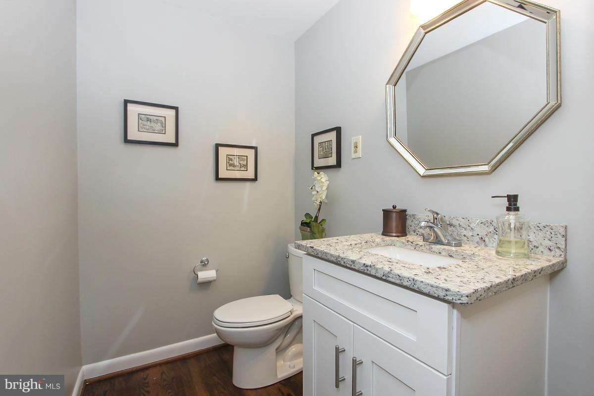 1701 Putter Lane Reston, VA 20190 - Photo 9 of 30 Bath