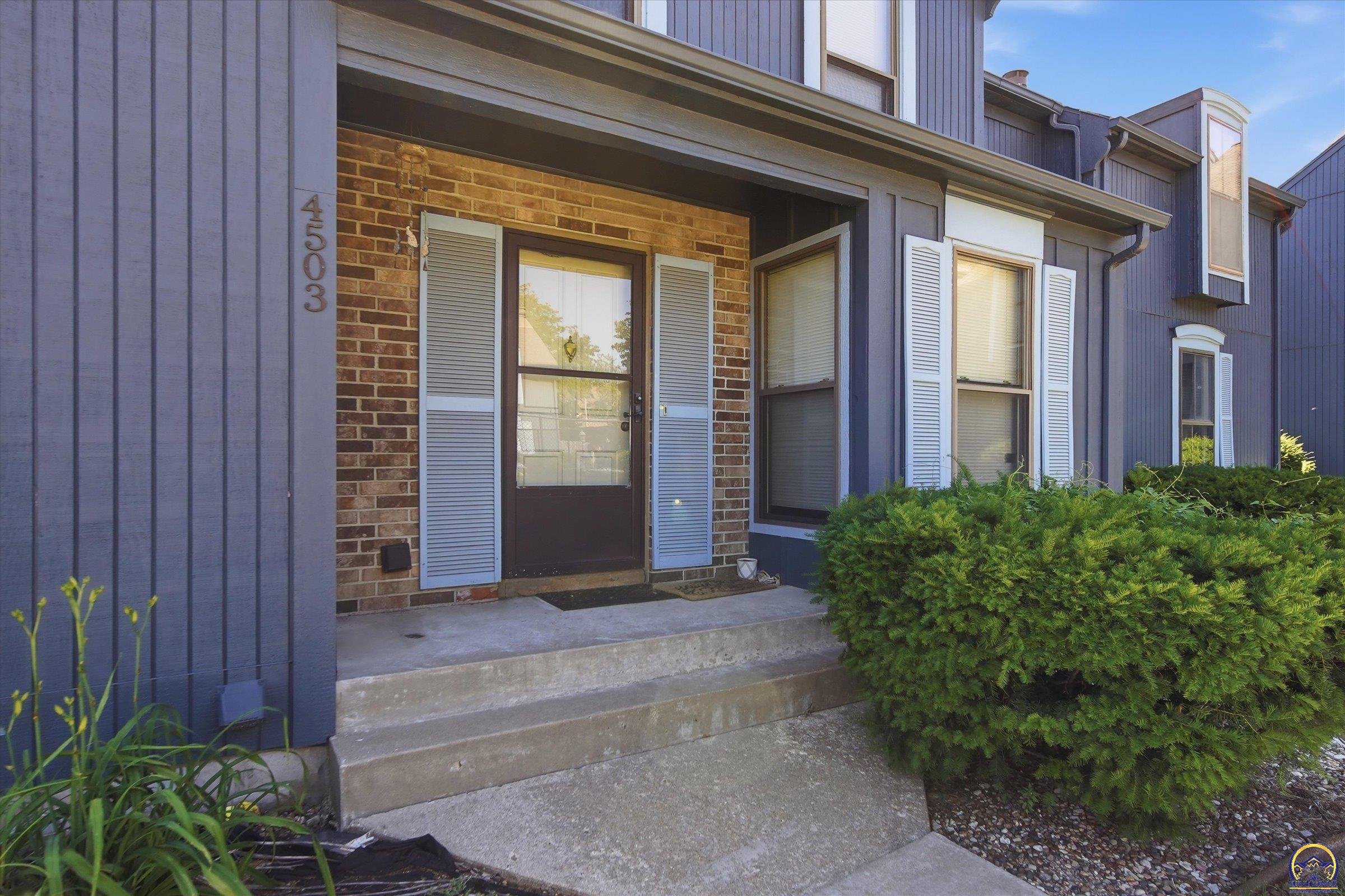 4503 Southwest 33rd Terrace Topeka, KS 66614 - Photo 3 of 35
