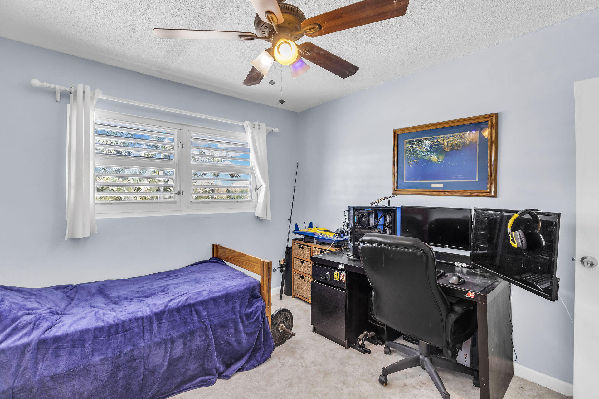 106 Channel Drive, Unit B Marathon, FL 33050 - Photo 22 of 33 a bedroom with a workspace