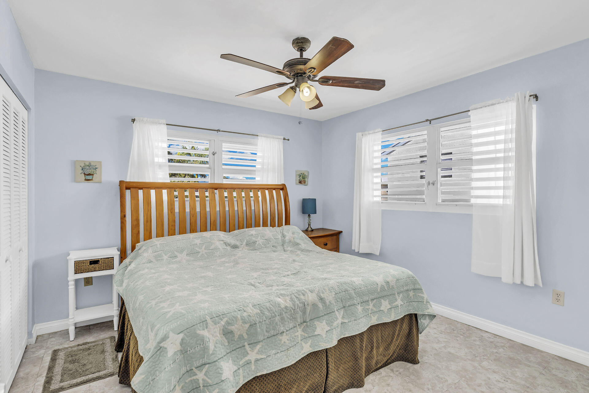 106 Channel Drive, Unit B Marathon, FL 33050 - Photo 4 of 33 a bedroom with a bed and a window