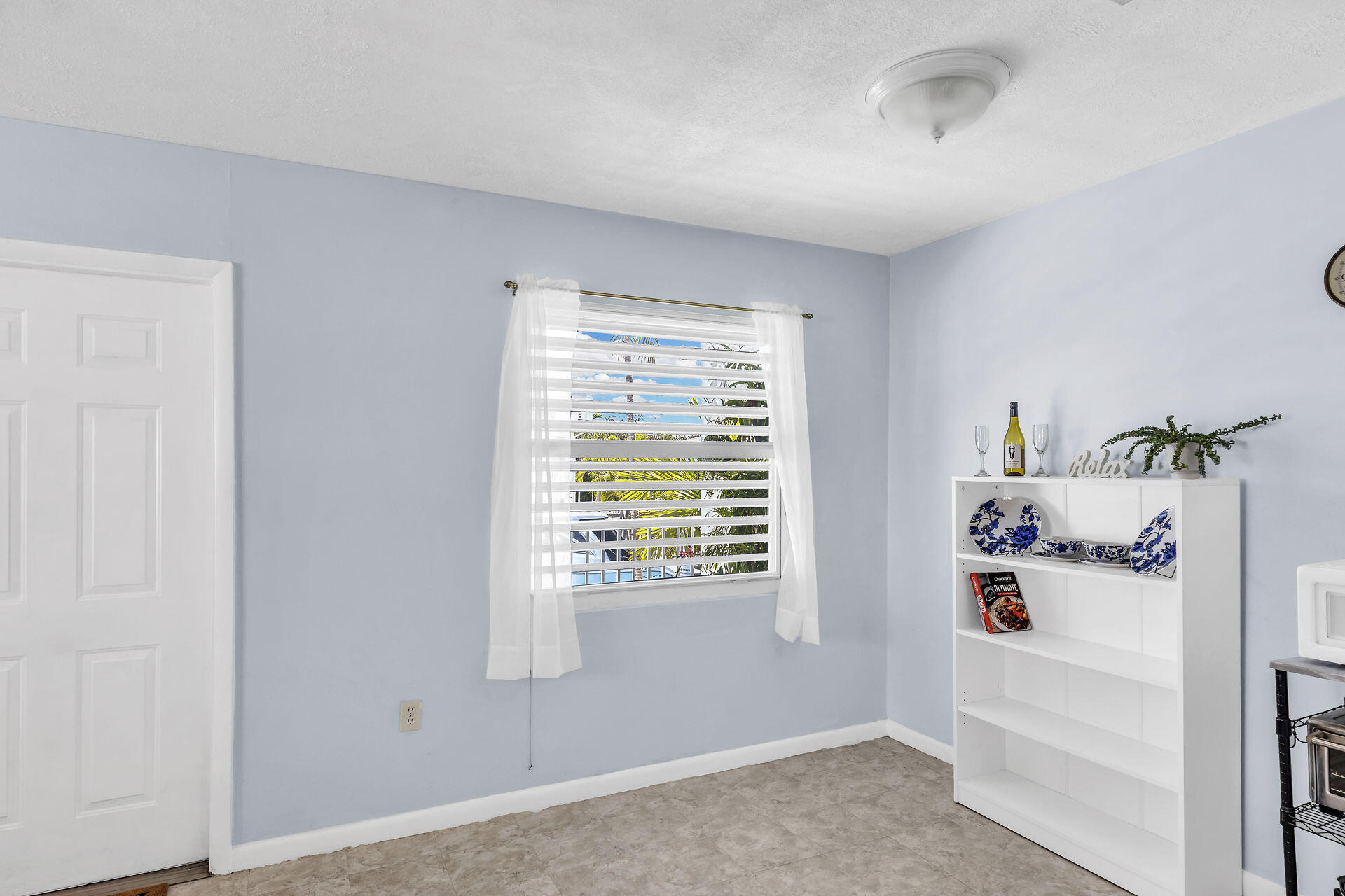 106 Channel Drive, Unit B Marathon, FL 33050 - Photo 8 of 33 a view of an empty room with a window