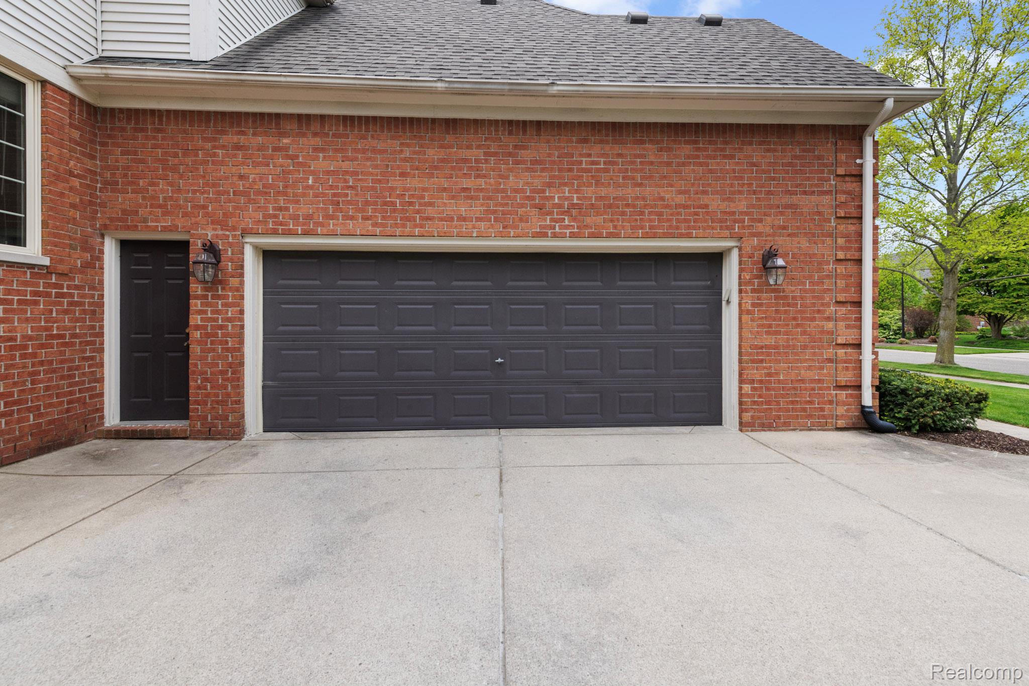 1476 Werth Drive Rochester, MI 48306 - Photo 3 of 55 two car side entrance garage