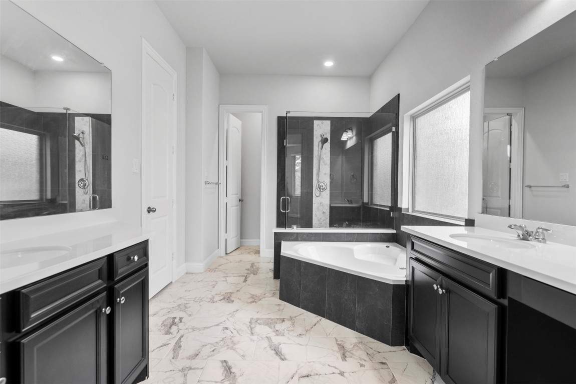 148 Gray Pne Grove Conroe, TX 77318 - Photo 24 of 46 a spacious bathroom with a sink mirror and a bath tub