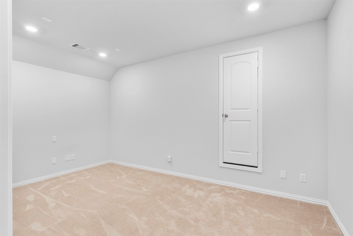 148 Gray Pne Grove Conroe, TX 77318 - Photo 31 of 46 an empty room with a empty space