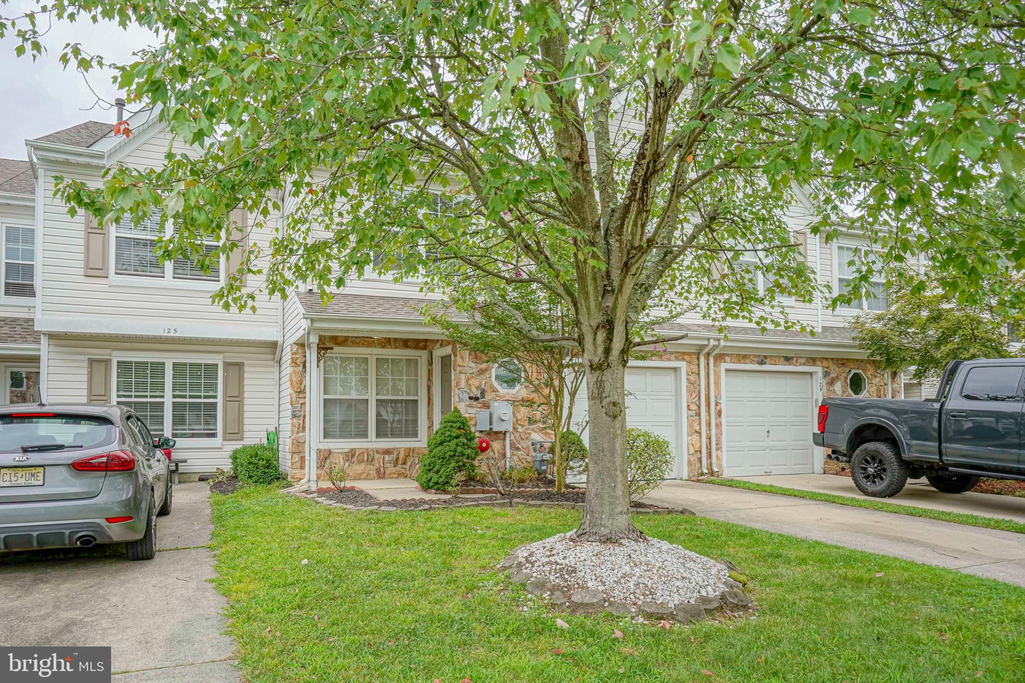 127 Buckingham Way Mount Laurel, NJ 08054 - Photo 2 of 32