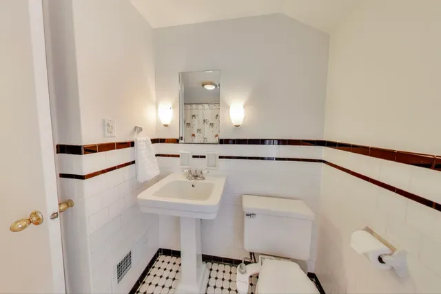 $579,900 | 4665 West Peterson Avenue, Chicago, IL 60646