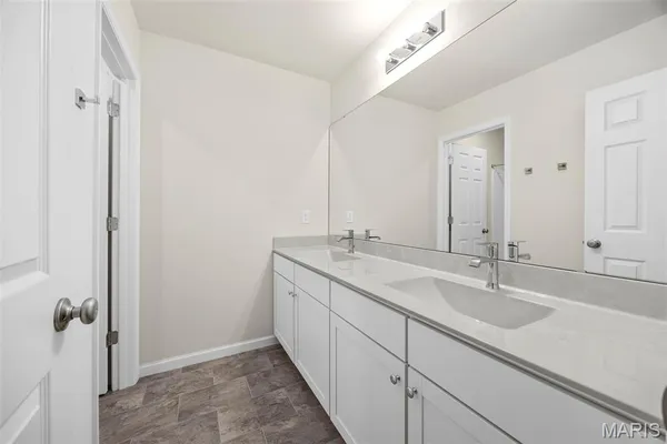 $845,000 | 1024 Miremont Drive, Ballwin, MO 63011