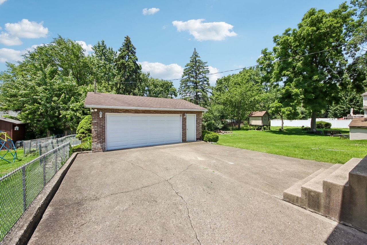 418 Highland Road Willowbrook, IL 60527 - Photo 35 of 44