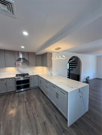 $4,500 | 1090 Pelham Parkway South | Pelham Parkway