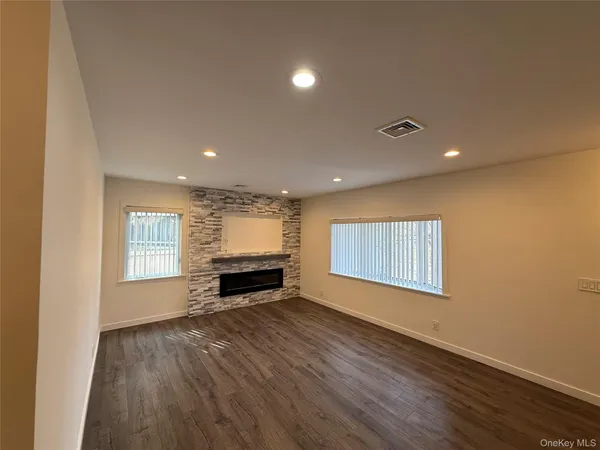 $4,500 | 1090 Pelham Parkway South | Pelham Parkway