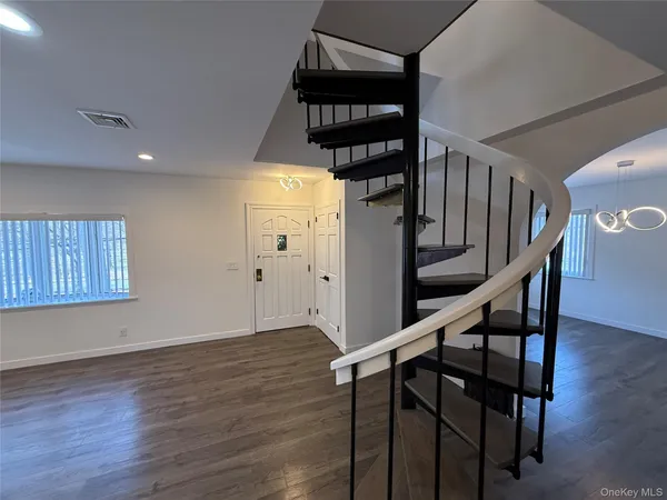 $4,500 | 1090 Pelham Parkway South | Pelham Parkway