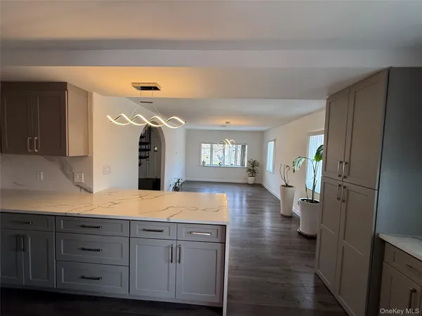 $4,500 | 1090 Pelham Parkway South | Pelham Parkway