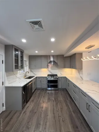 $4,500 | 1090 Pelham Parkway South | Pelham Parkway