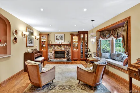 $2,699,000 | 12 Avon Lane, East Hills, NY 11577