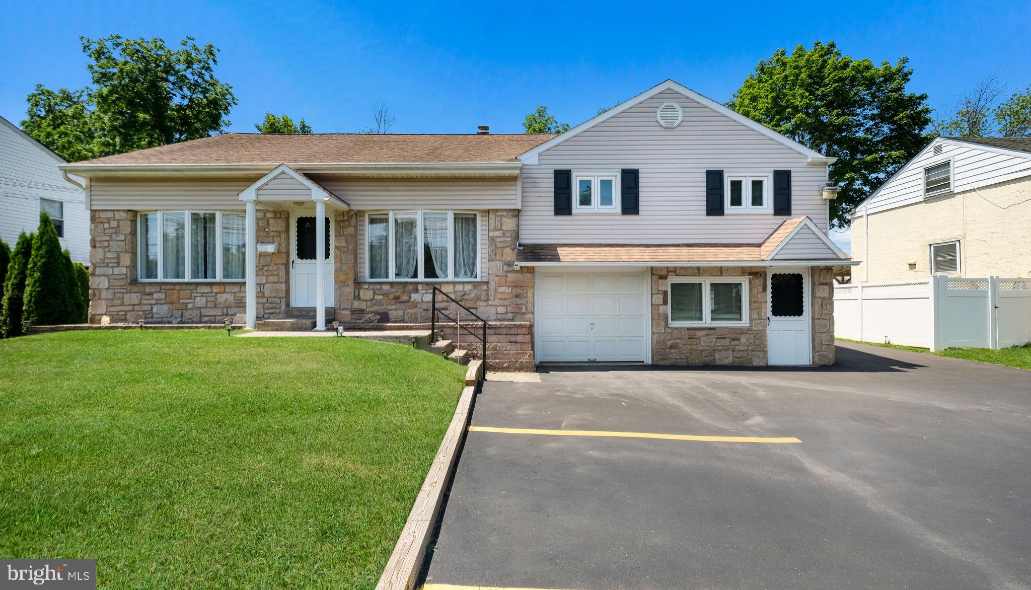 615 West County Line Road Horsham, PA 19044 - Photo 4 of 47