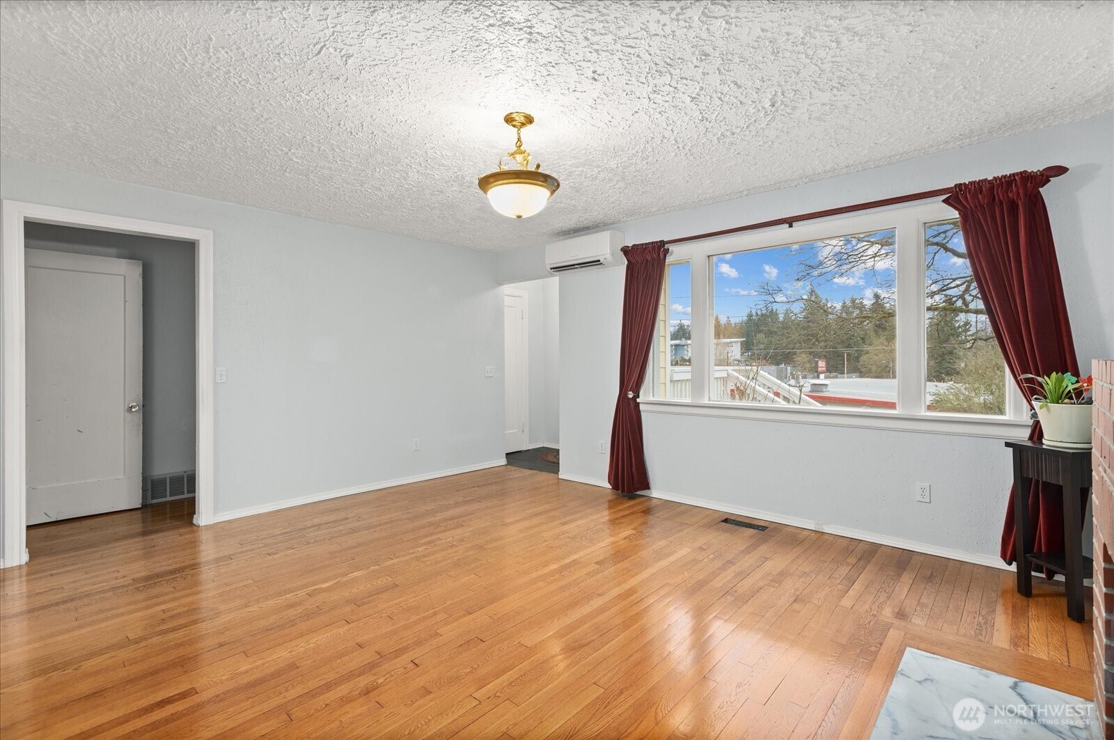 6302 Fleming Street Everett, WA 98203 - Photo 4 of 39