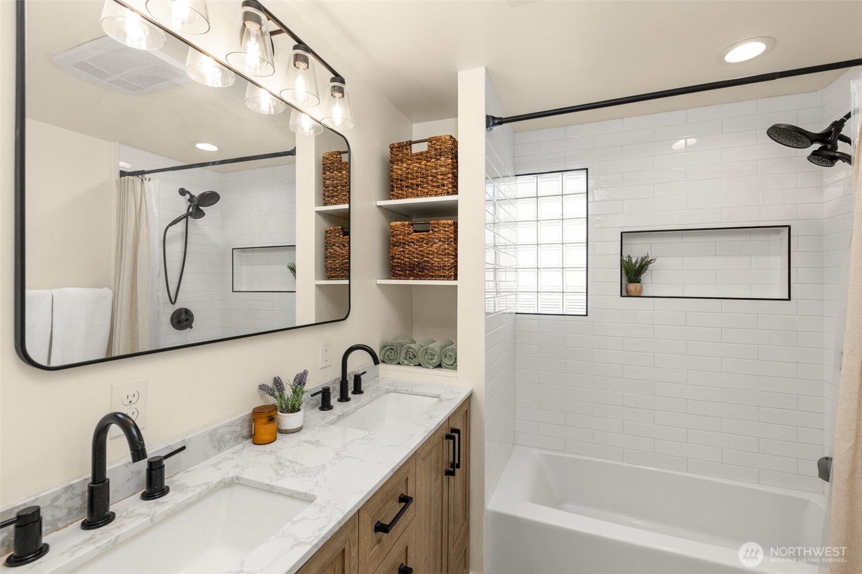9102 12th Avenue Northeast Seattle, WA 98115 - Photo 13 of 33 a bathroom with a sink and a bathtub