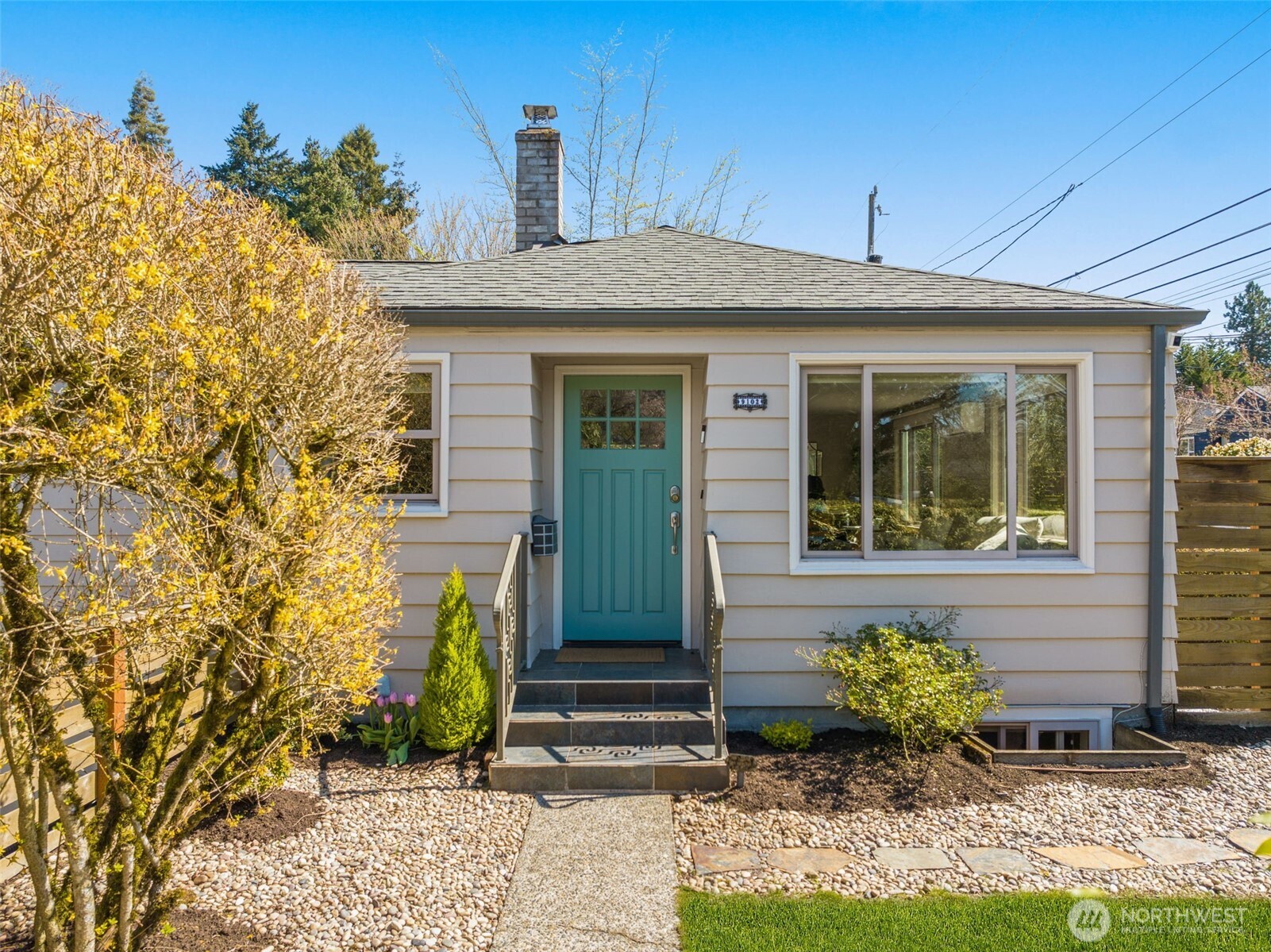 9102 12th Avenue Northeast Seattle, WA 98115 - Photo 27 of 33 a front view of a house with garden