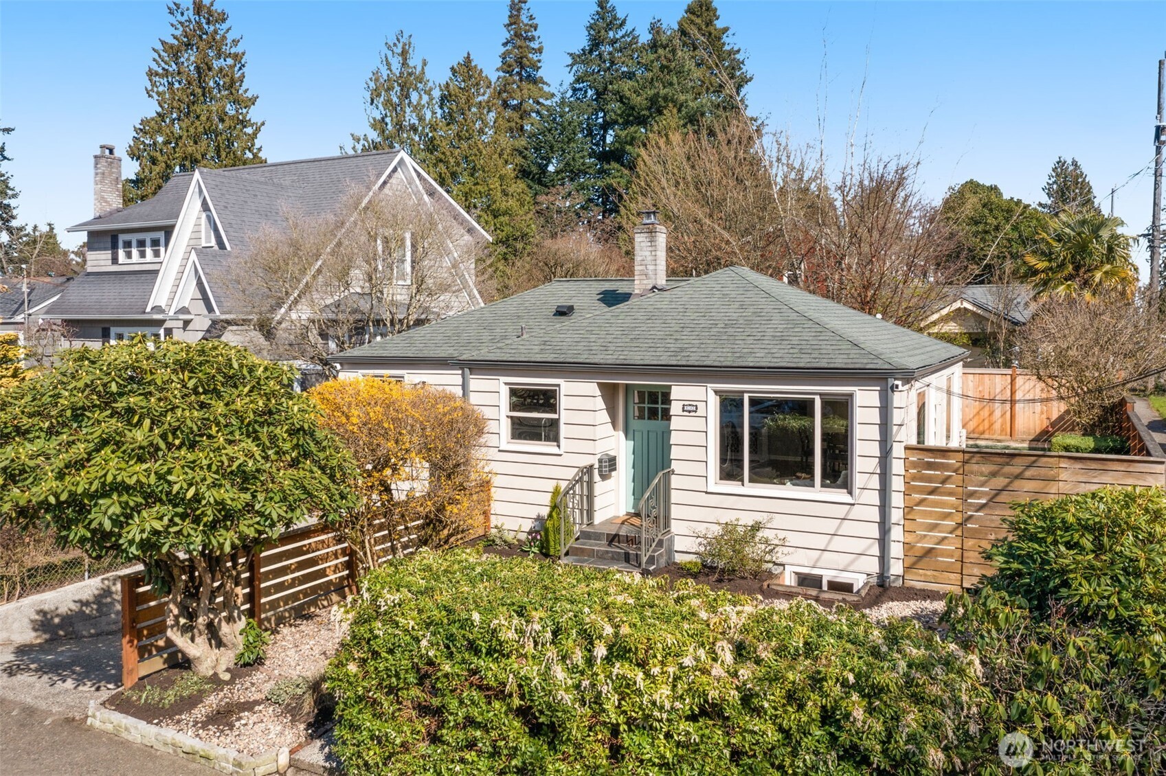 9102 12th Avenue Northeast Seattle, WA 98115 - Photo 29 of 33 a front view of a house with garden