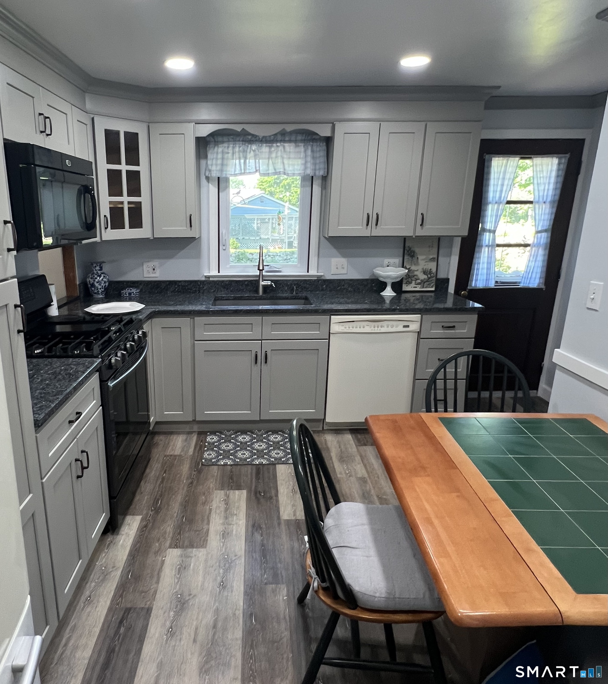 10 Barone Road East Lyme, CT 06357 - Photo 7 of 26