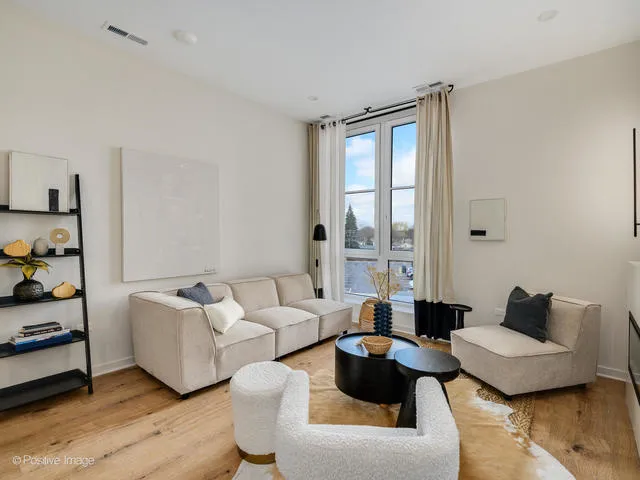 $2,275 | 11 West Prospect Avenue, Unit 516, Mount Prospect, IL 60056