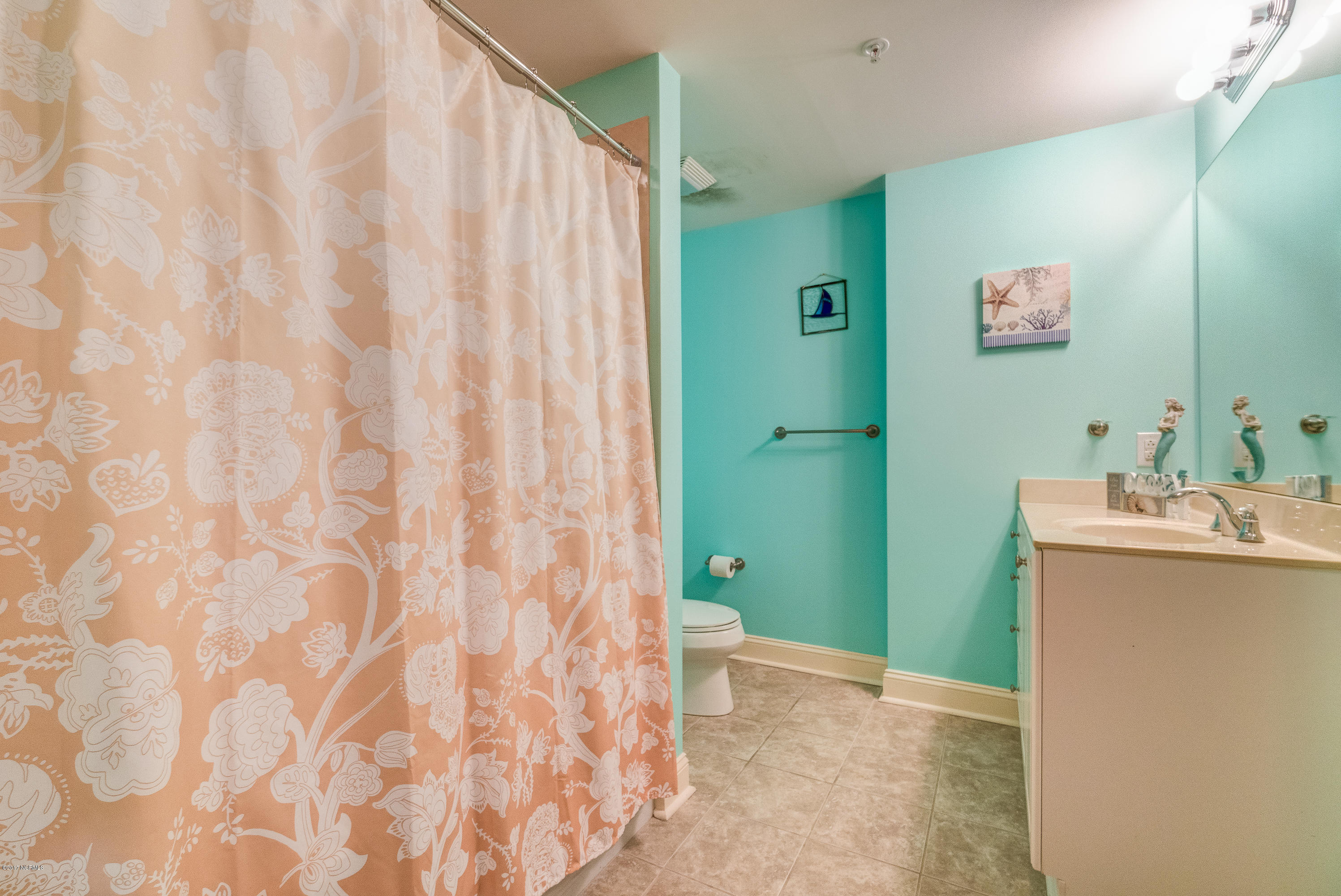 1550 Salter Path Road, Unit 206 Atlantic Beach, NC 28512 - Photo 21 of 38 Guest bath 1 with tub/shower