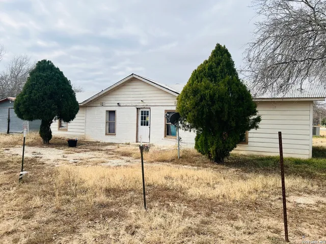 $120,000 | 817 El Paso Street, Sabinal, TX 78881