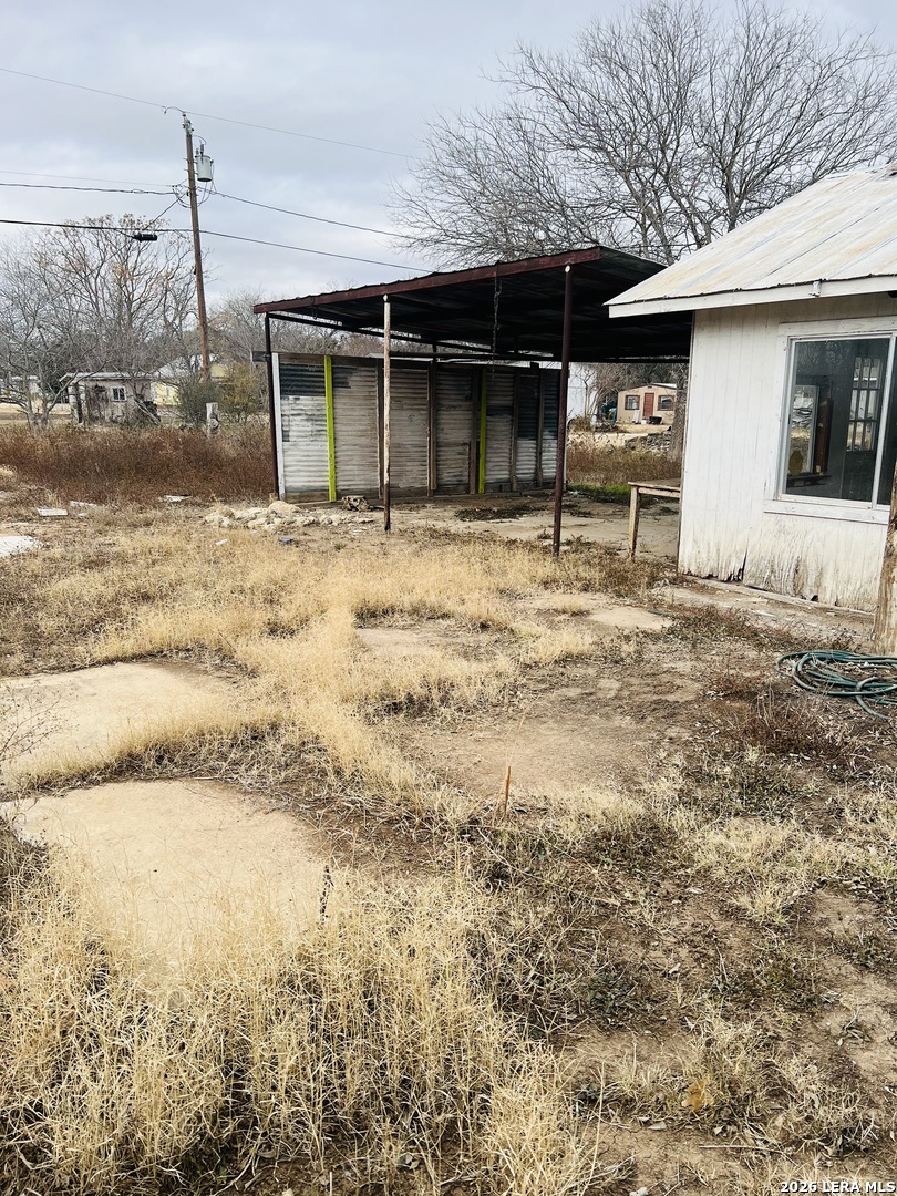 817 El Paso Street Sabinal, TX 78881 - Photo 5 of 15