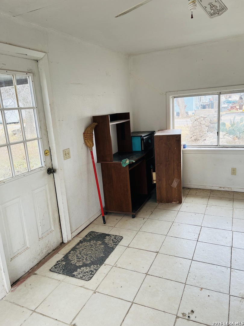 817 El Paso Street Sabinal, TX 78881 - Photo 8 of 15