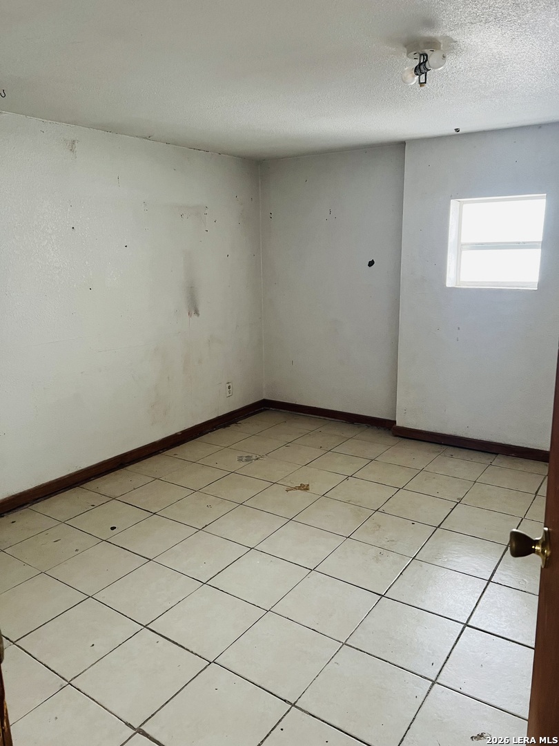 817 El Paso Street Sabinal, TX 78881 - Photo 9 of 15