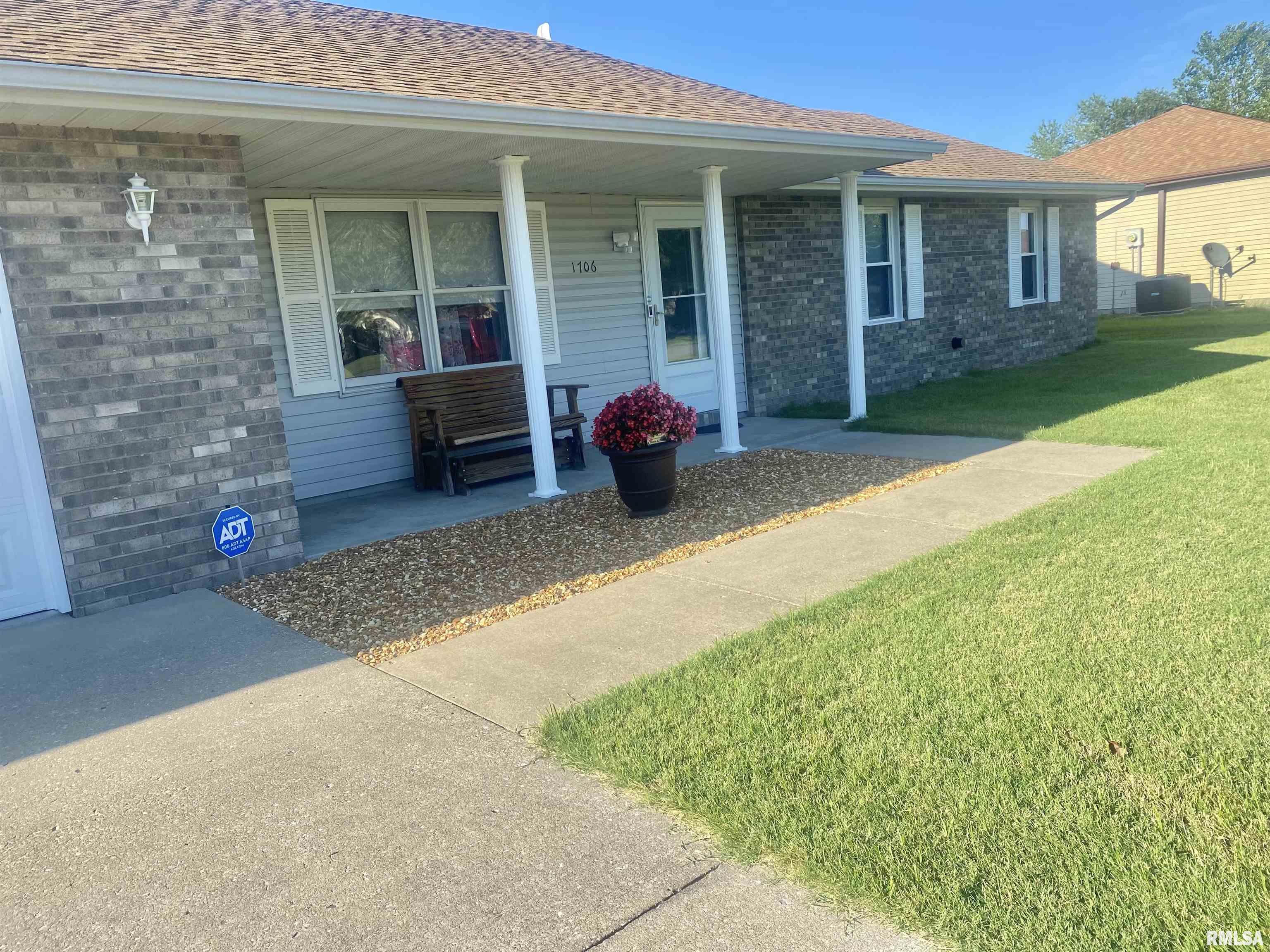 1706 Remington Road Marion, IL 62959 - Photo 3 of 29