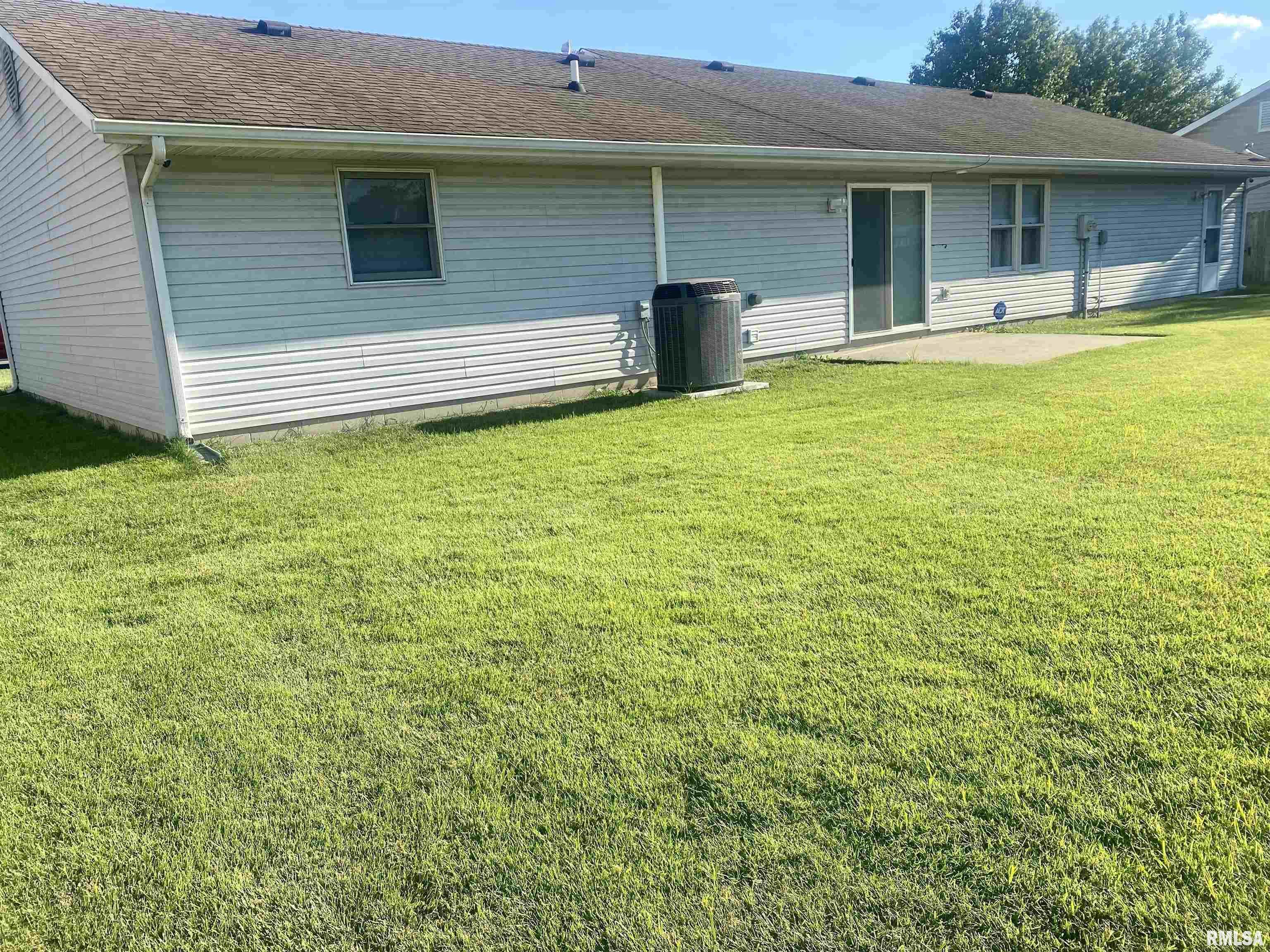 1706 Remington Road Marion, IL 62959 - Photo 5 of 29