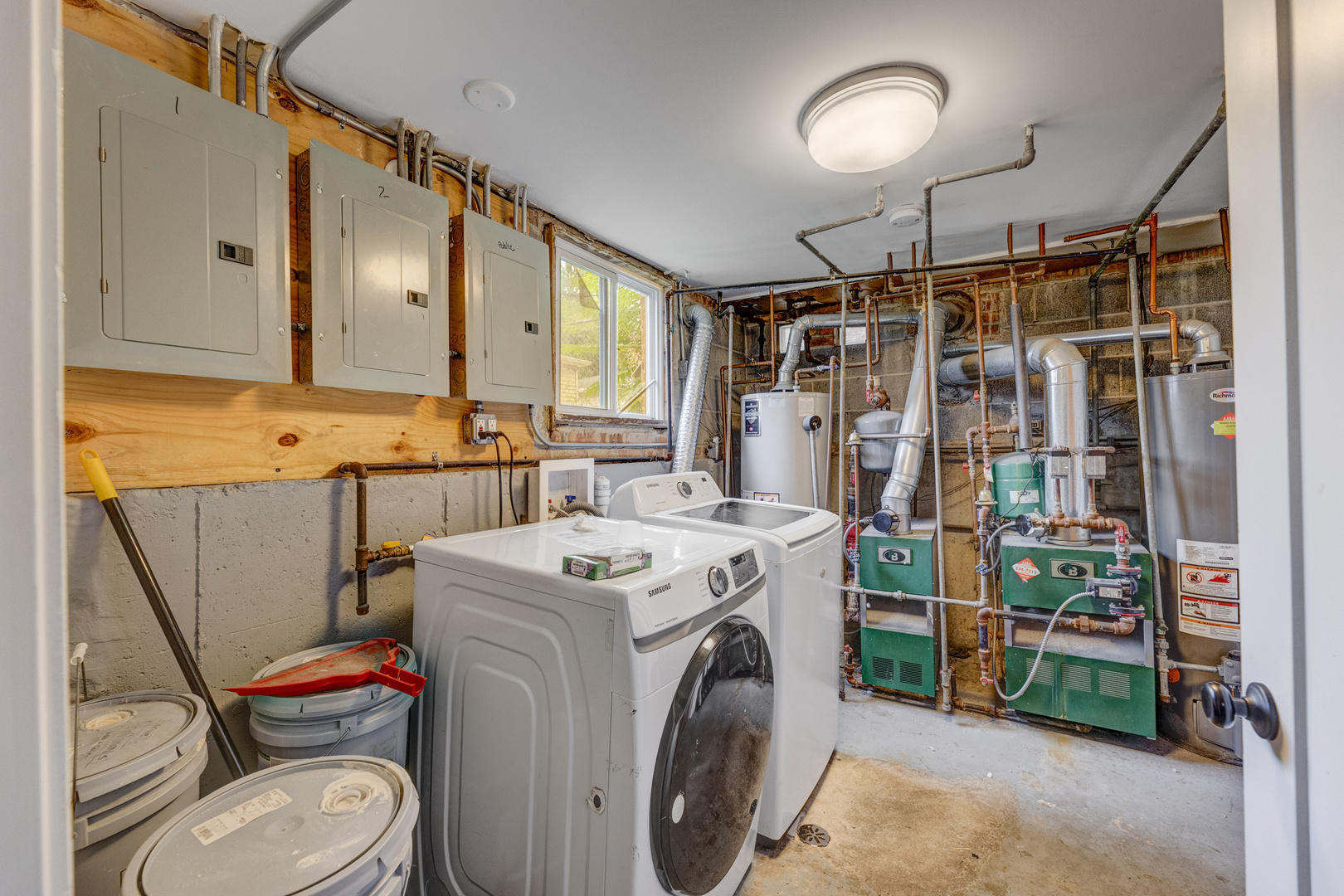 5626 West 64th Street, Unit 2 Chicago, IL 60638 - Photo 10 of 11 a utility room with dryer and washer