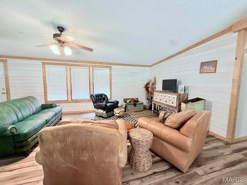 10595 Mill Road Bucyrus, MO 65444 - Photo 4 of 34