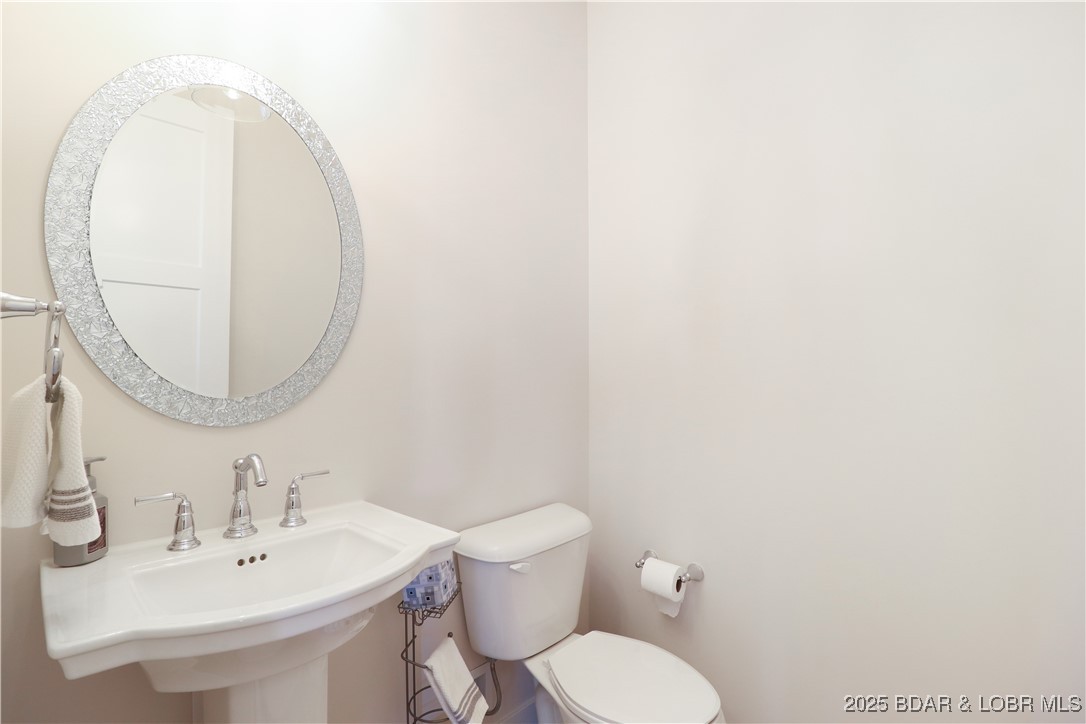 51 Damsel Road Lake Ozark, MO 65049 - Photo 18 of 48