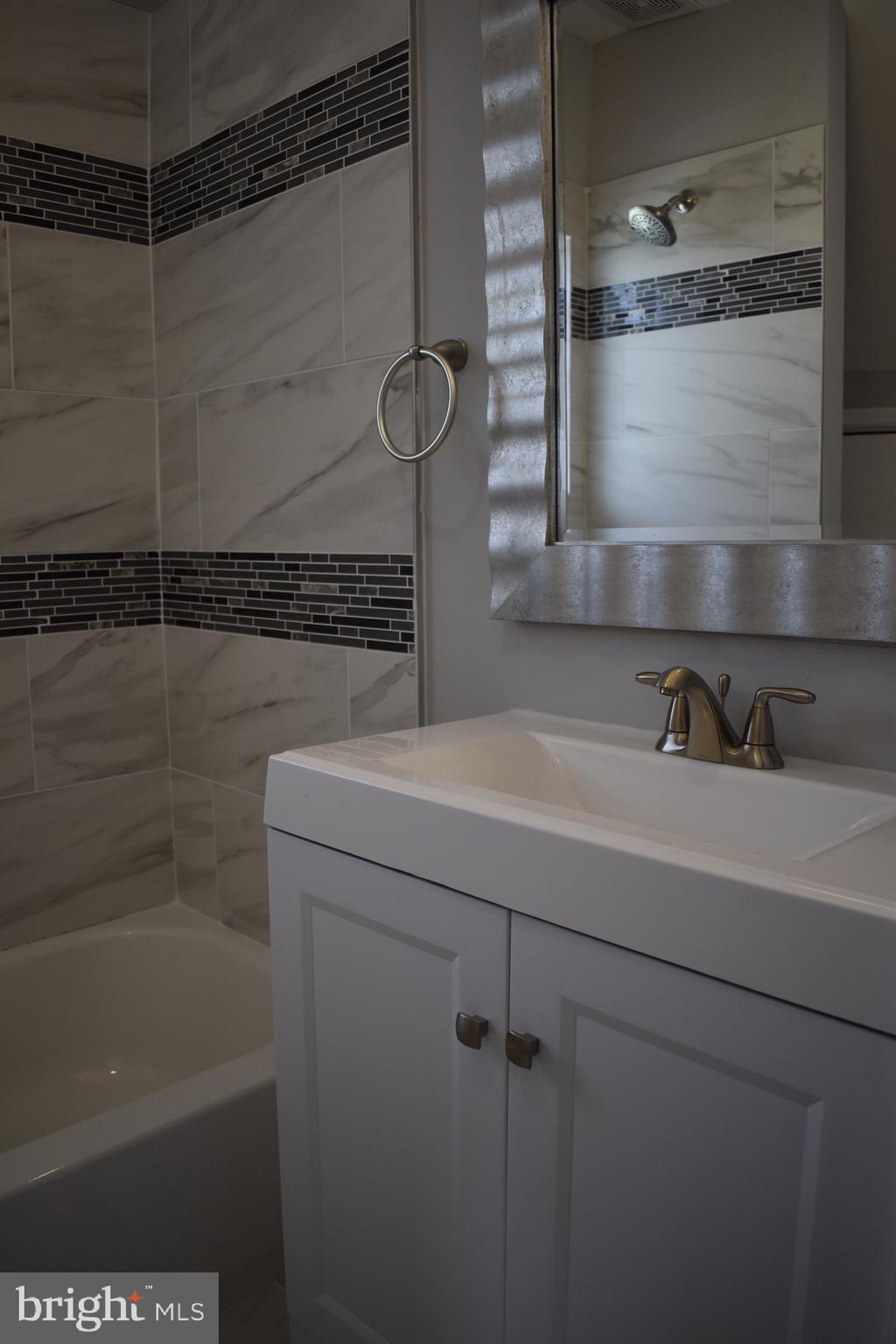 5300 Catalpha Road Baltimore, MD 21214 - Photo 22 of 38 Upstairs Full bathroom