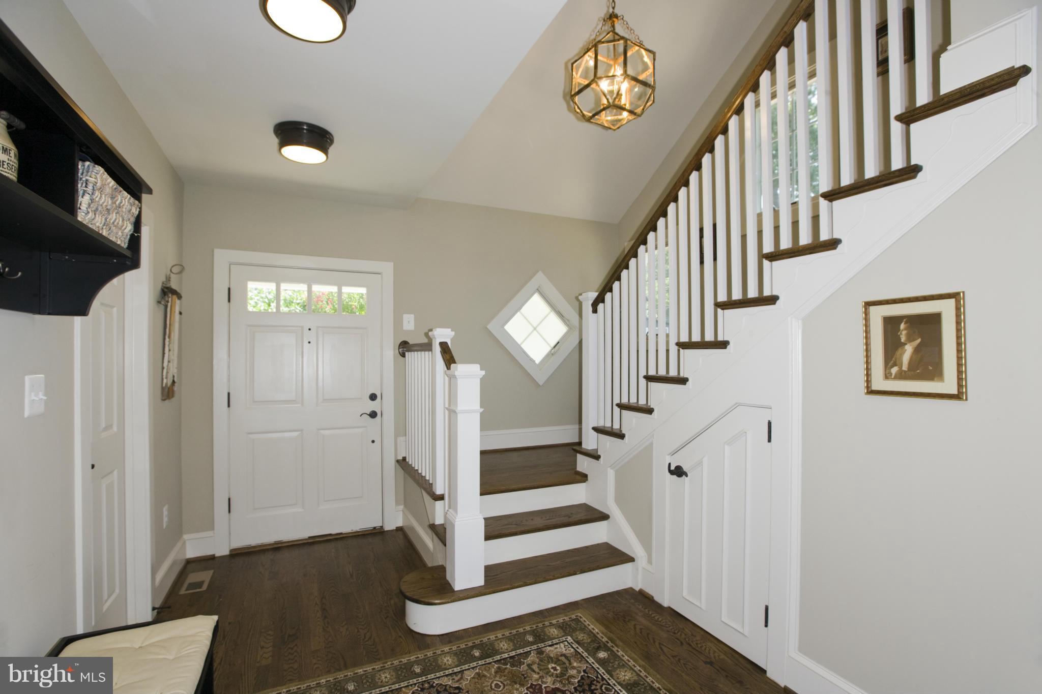 853 Robin Hood Road Annapolis, MD 21405 - Photo 5 of 30 Custom Built Stairway