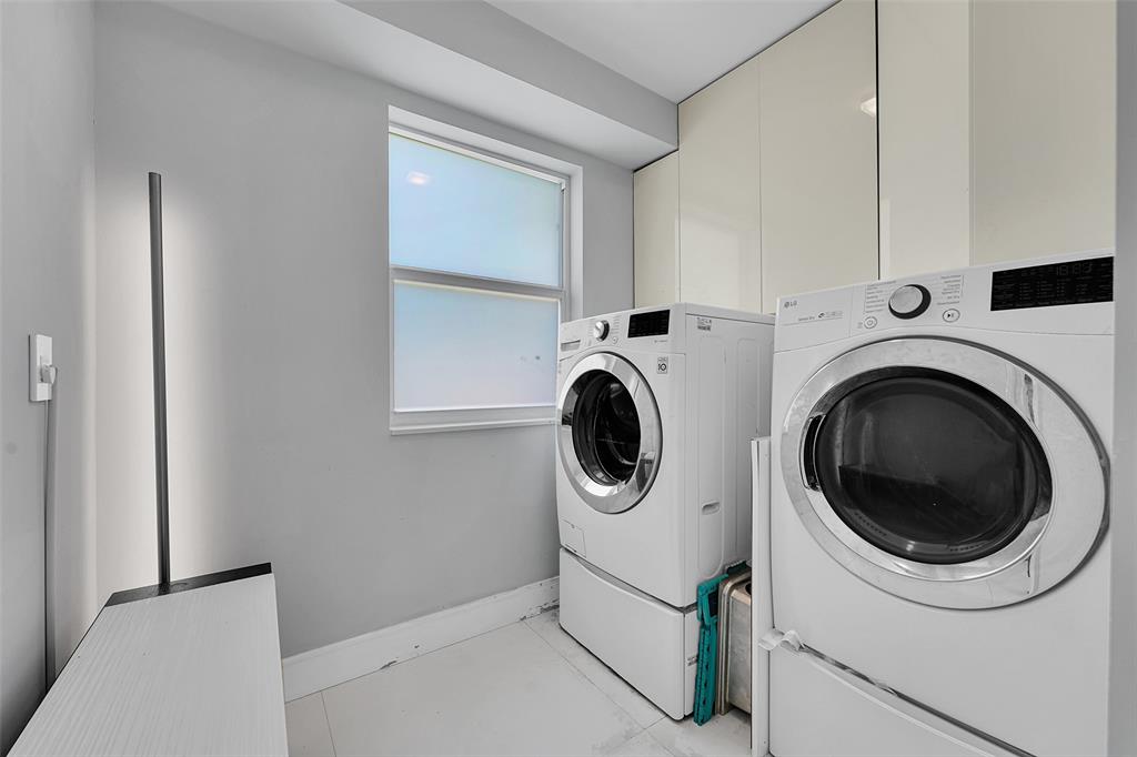 640 Northwest 30th Street Wilton Manors, FL 33311 - Photo 19 of 25 a utility room with dryer and washer