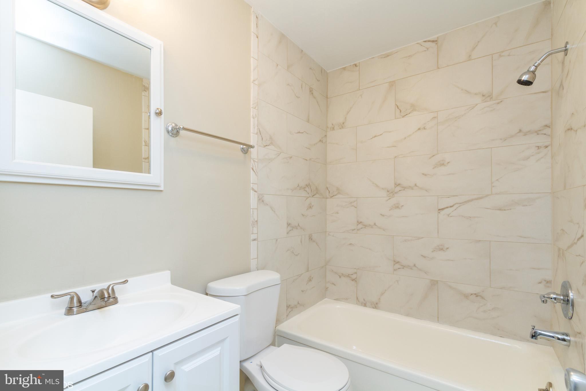 122 Devon Road Chalfont, PA 18914 - Photo 16 of 25 Hall Bath