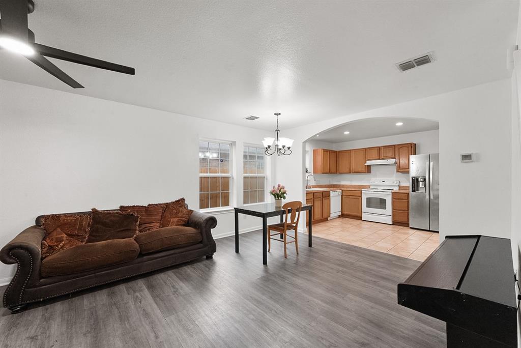 2714 Stephenson Street Dallas, TX 75215 - Photo 3 of 14