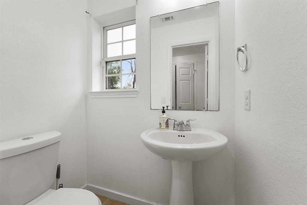 2714 Stephenson Street Dallas, TX 75215 - Photo 6 of 14